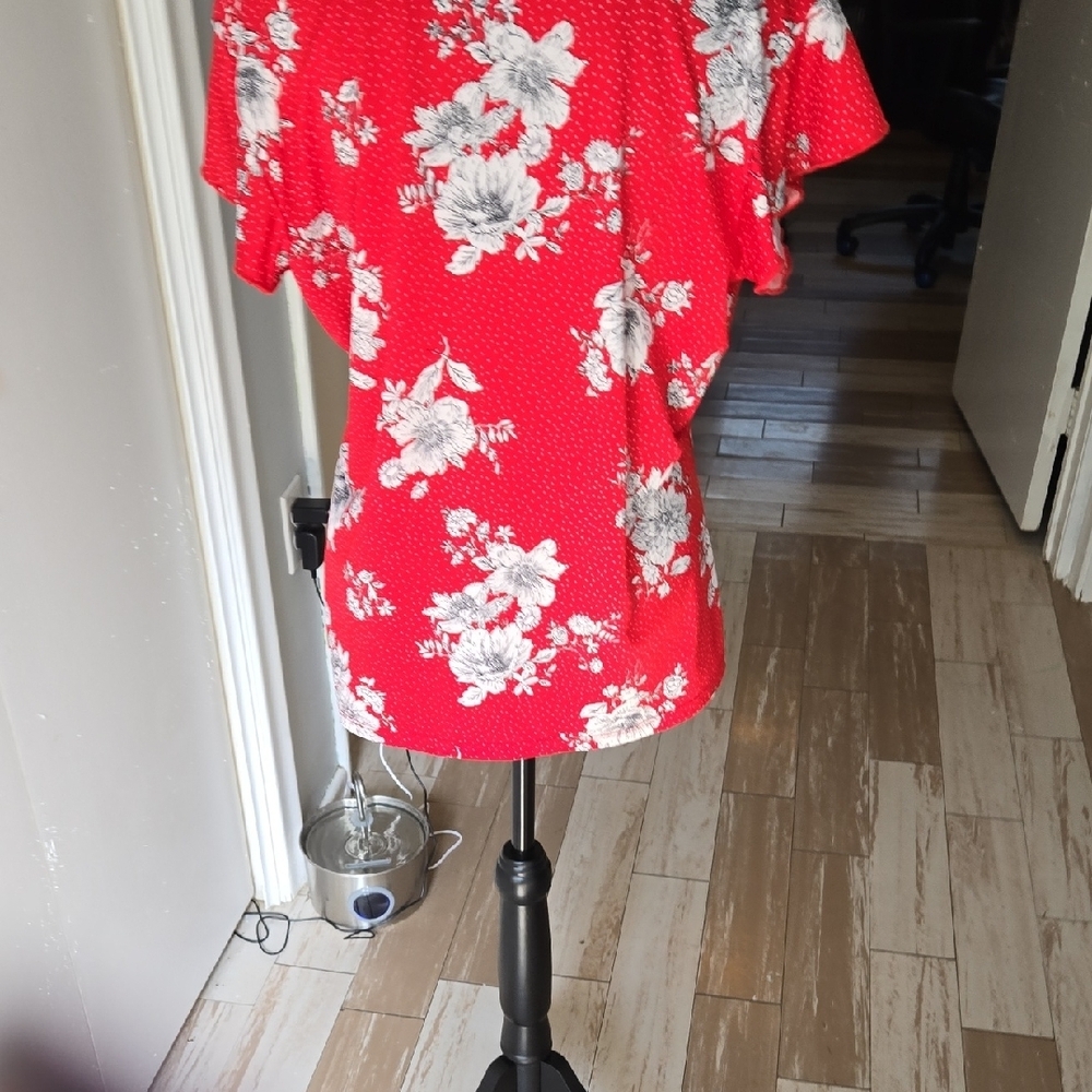 P337. Mandee Red Floral Women's Blouse - Picture 3 of 7